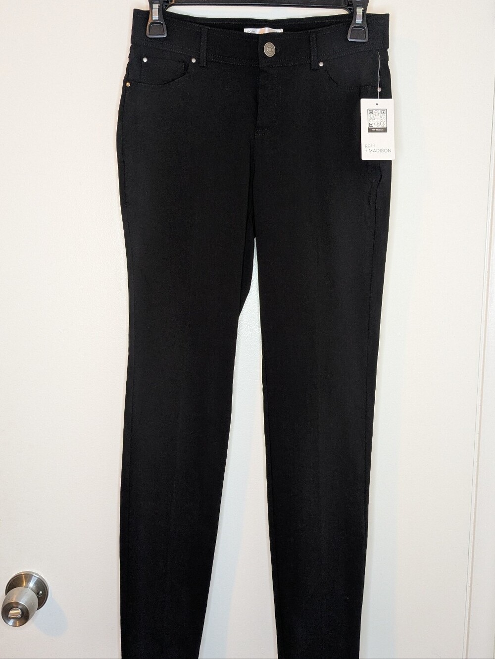 89th + Madison Black Skinny Pants NWT Playful Red Heart Pocket Detail Size 4